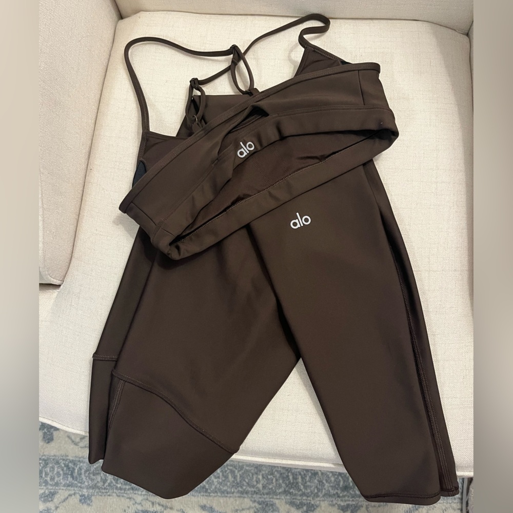 ALO Yoga Women's Espresso Leggings & Sports Bra Bundle